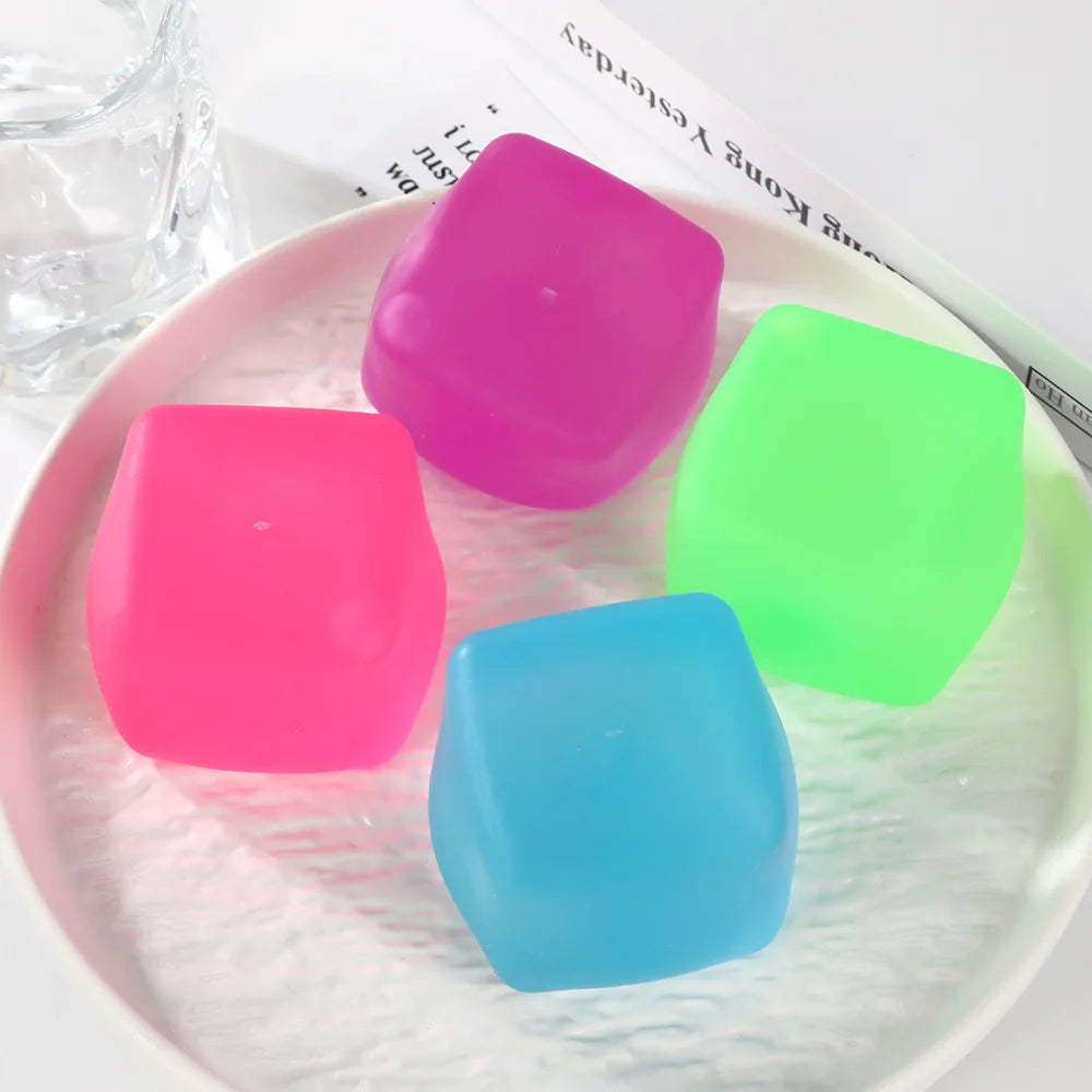 Vierfarbiger Plüsch-Würfel, Quetschbarer Spaß-Würfel Mit Langsamer Rückfederung, Eiswürfel-Stressabbau-Spielzeug, Maltose-Entlüftungswürfel